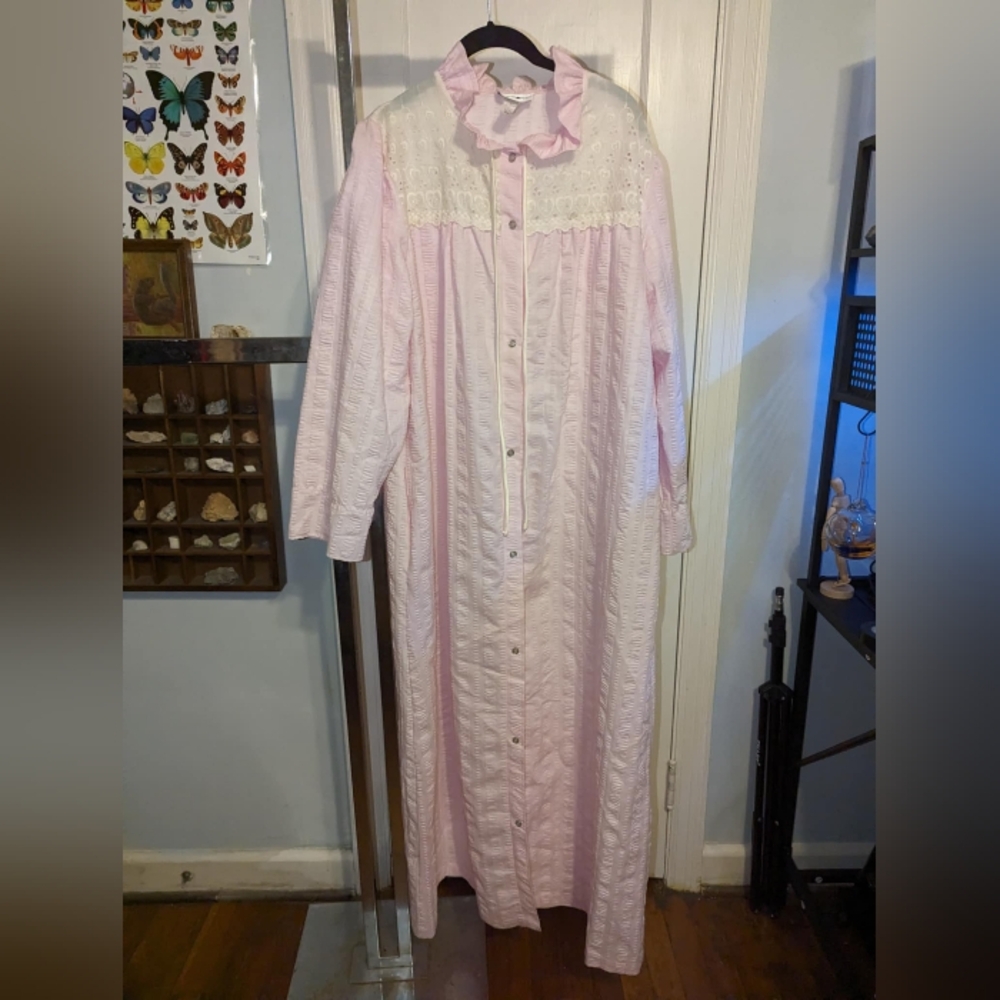 Vintage Romantic Edwardian Vibe Ruffled Collar Night robe